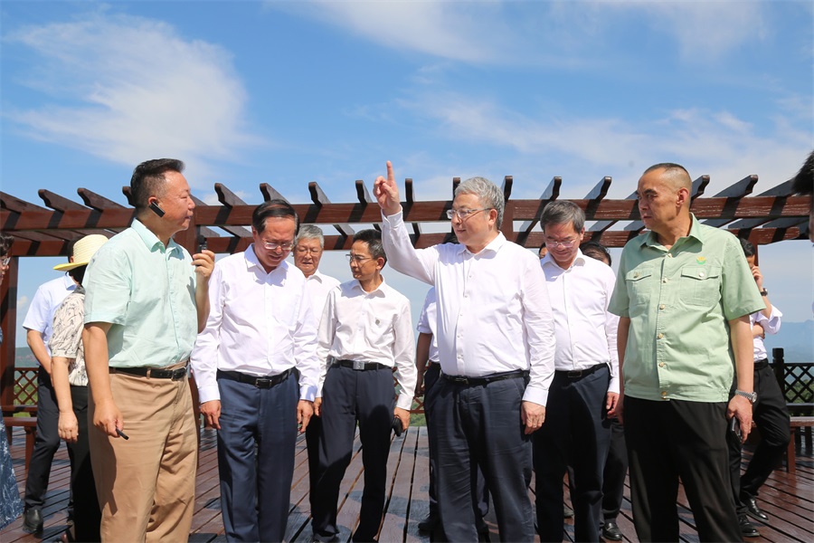 2024.06.23全國政協(xié)副主席、民盟中央常務副主席、中國科學院院士、清華大學副校長王光謙蒞臨金徽股份視察.jpg