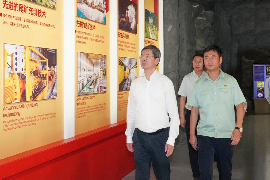 2024.06.23全國政協(xié)委員、省政協(xié)主席、黨組書記莊國泰蒞臨金徽股份指導工作.jpg