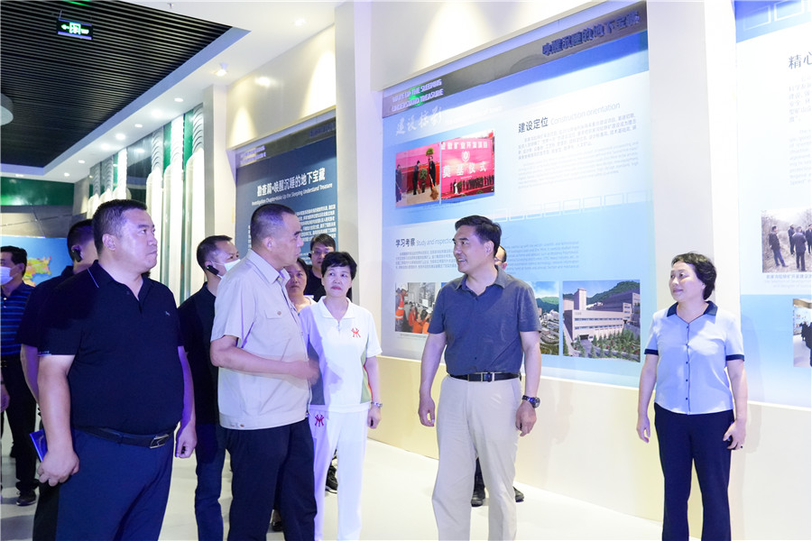 12-2022年8月，省委常委、省委統(tǒng)戰(zhàn)部長孫雪濤帶領帶領全省黨外代表人士考察團蒞臨金徽股份調(diào)研指導。.jpg