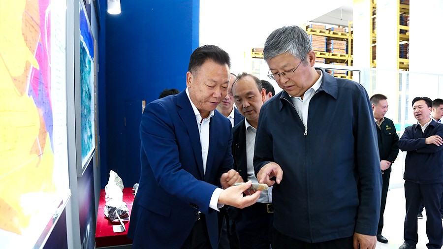 33-2021年5月，隴南市委書記張珂兵蒞臨礦區(qū)調(diào)研尾礦庫治理及綠色礦山建設情況。.jpg