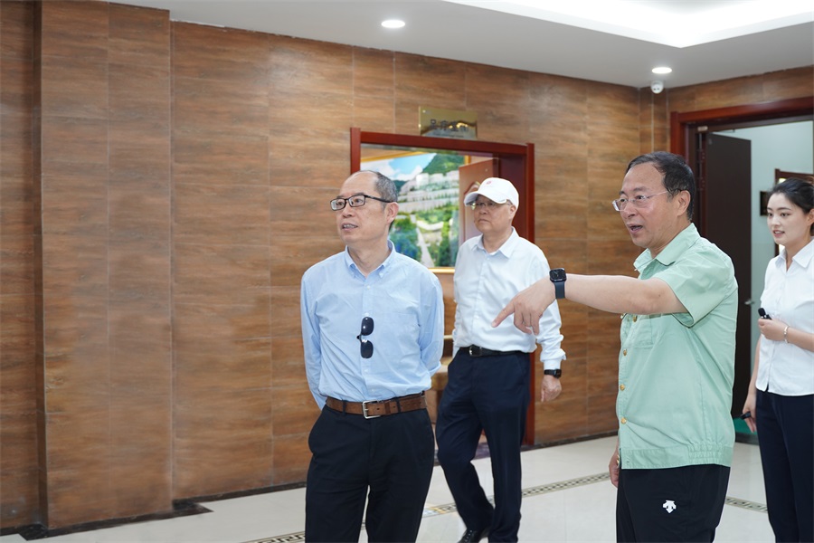 2024.06.23重慶市政協(xié)副主席、民盟市委會主委杜惠平蒞臨金徽股份調(diào)研.jpg