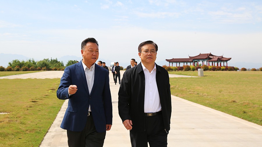 30-2021年5月，省人民檢察院黨組書記、檢察長朱玉蒞臨金徽股份調(diào)研綠色礦山建設工作。.jpg