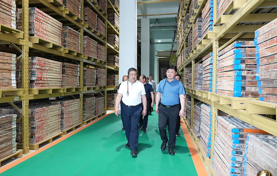 51-2022年6月，省農(nóng)業(yè)農(nóng)村廳一級巡視員朱寶瑩蒞臨金徽股份調(diào)研綠色礦山建設工作。.jpg